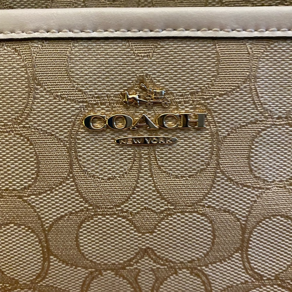 Signature Jacquard Crossbody Khaki - Picture 2 of 16
